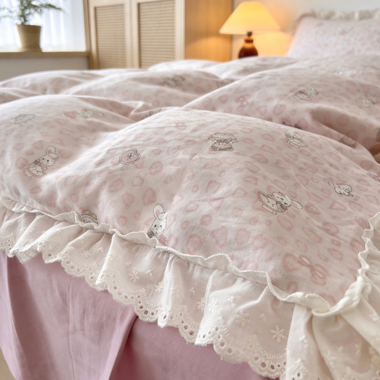 91家纺网 家纺一手货源 找家纺 荣轩家居 2026新款韩式浪漫花边工艺款全棉纯棉双层纱四件套（铺床版） 春伴