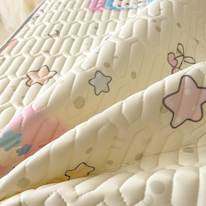 91家纺网 家纺一手货源 找家纺 沐慕 2026新款小清新凉感丝乳胶凉席三件套 糖果甜梦园