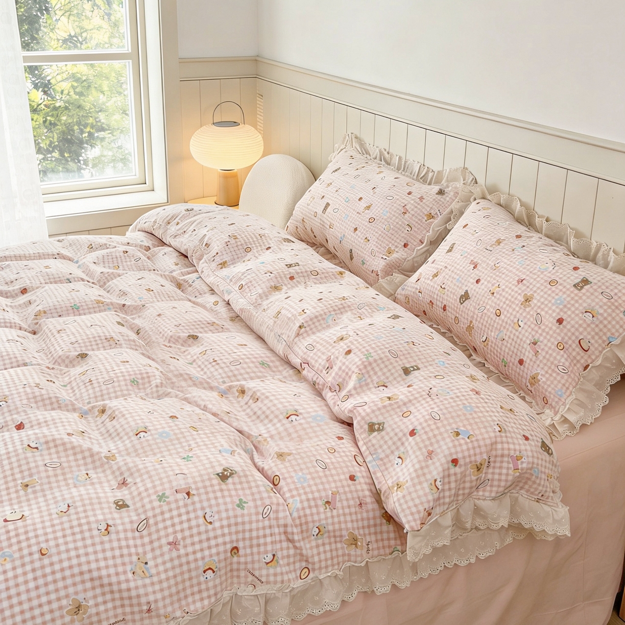 91家纺网 家纺一手货源 找家纺 荣轩家居 2026新款韩式浪漫花边工艺款全棉纯棉双层纱四件套（铺床版） 粉格甜梦