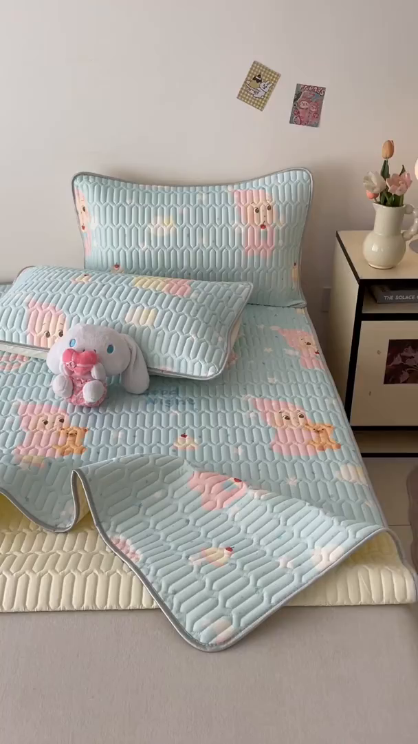 91家纺网 家纺一手货源 找家纺 沐慕 2026新款小清新凉感丝乳胶凉席三件套 天使星星人