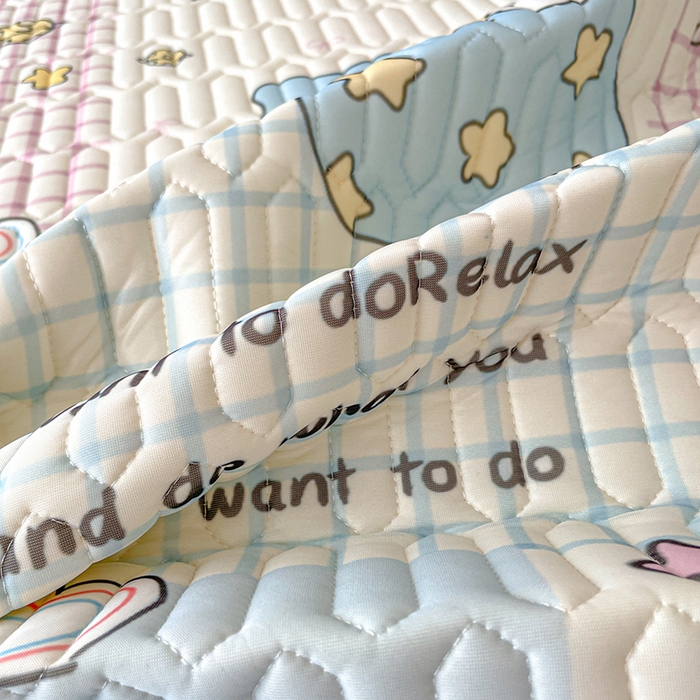 91家纺网 家纺一手货源 找家纺 沐慕 2026新款小清新凉感丝乳胶凉席三件套 晚安拼格猫