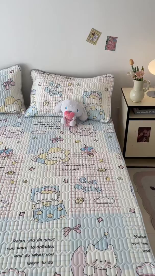 91家纺网 家纺一手货源 找家纺 沐慕 2026新款小清新凉感丝乳胶凉席三件套 晚安拼格猫