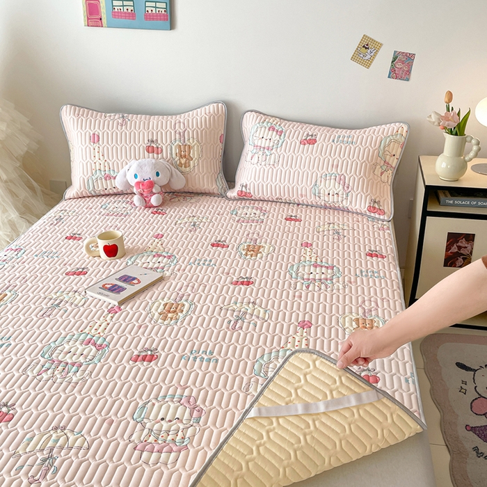 91家纺网 家纺一手货源 找家纺 沐慕 2026新款小清新凉感丝乳胶凉席三件套 樱桃萌猫