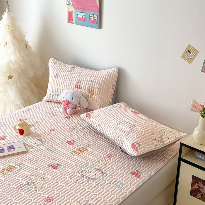 91家纺网 家纺一手货源 找家纺 沐慕 2026新款小清新凉感丝乳胶凉席三件套 樱桃萌猫