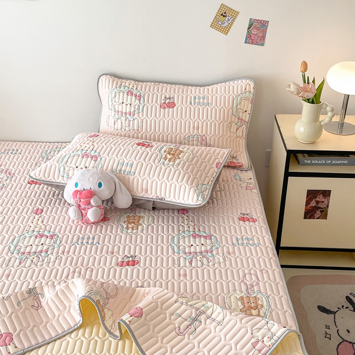 91家纺网 家纺一手货源 找家纺 沐慕 2026新款小清新凉感丝乳胶凉席三件套 樱桃萌猫