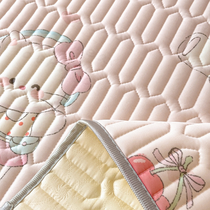 91家纺网 家纺一手货源 找家纺 沐慕 2026新款小清新凉感丝乳胶凉席三件套 樱桃萌猫