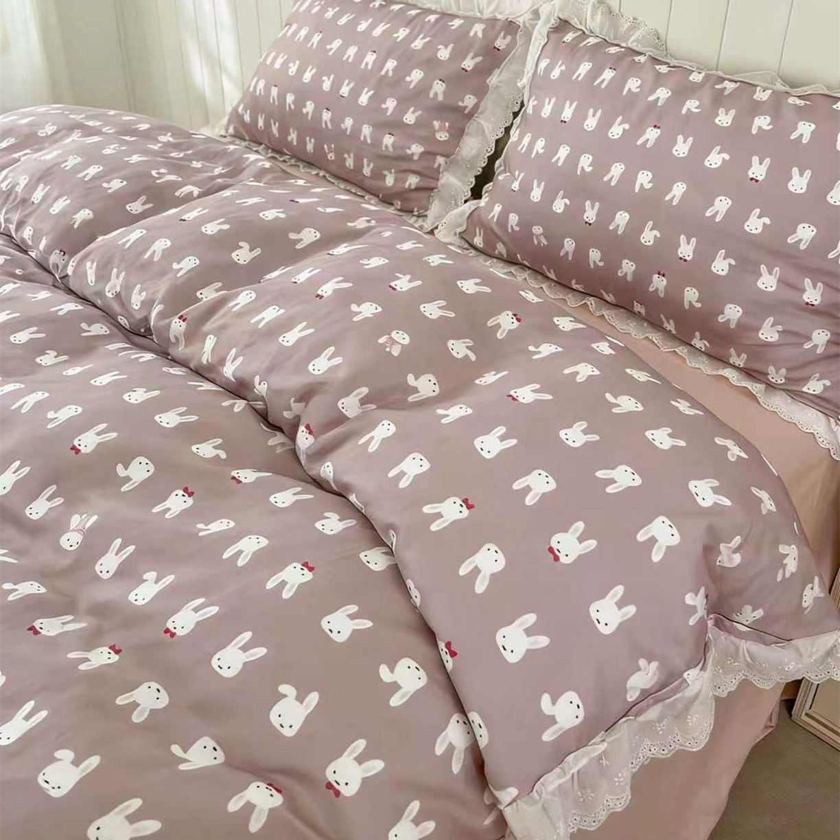 91家纺网 家纺一手货源 找家纺 荣轩家居 2026新款韩式浪漫花边工艺款全棉纯棉双层纱四件套（铺床版）可可兔
