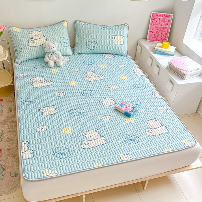 91家纺网 家纺一手货源 找家纺 沐慕 2026新款小清新凉感丝乳胶凉席三件套 云朵小熊