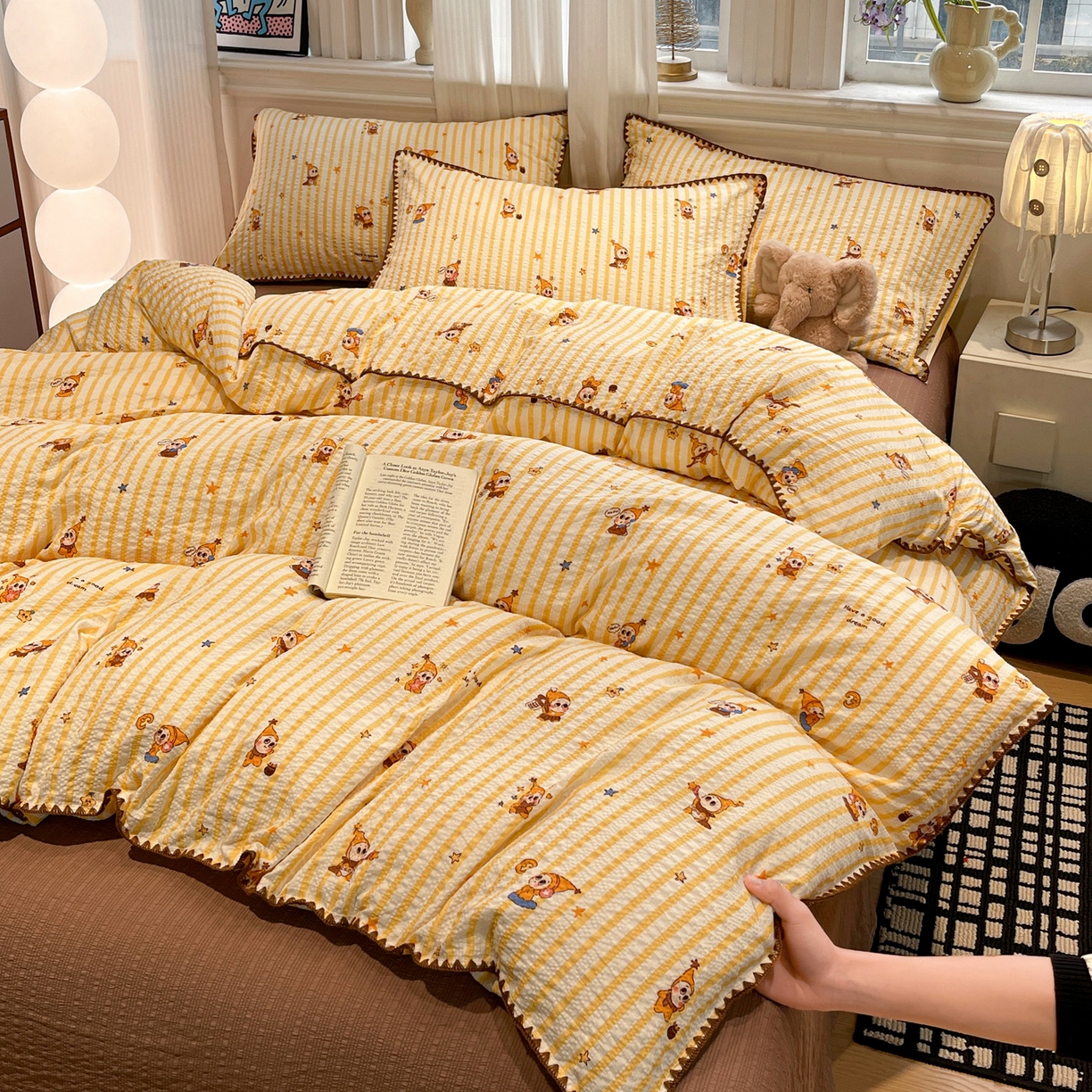 91家纺网 家纺一手货源 找家纺 瑞禾家纺（原阿亮） 2026新款云感泡芙棉小清新印花贝壳边四件套 哈喽星人