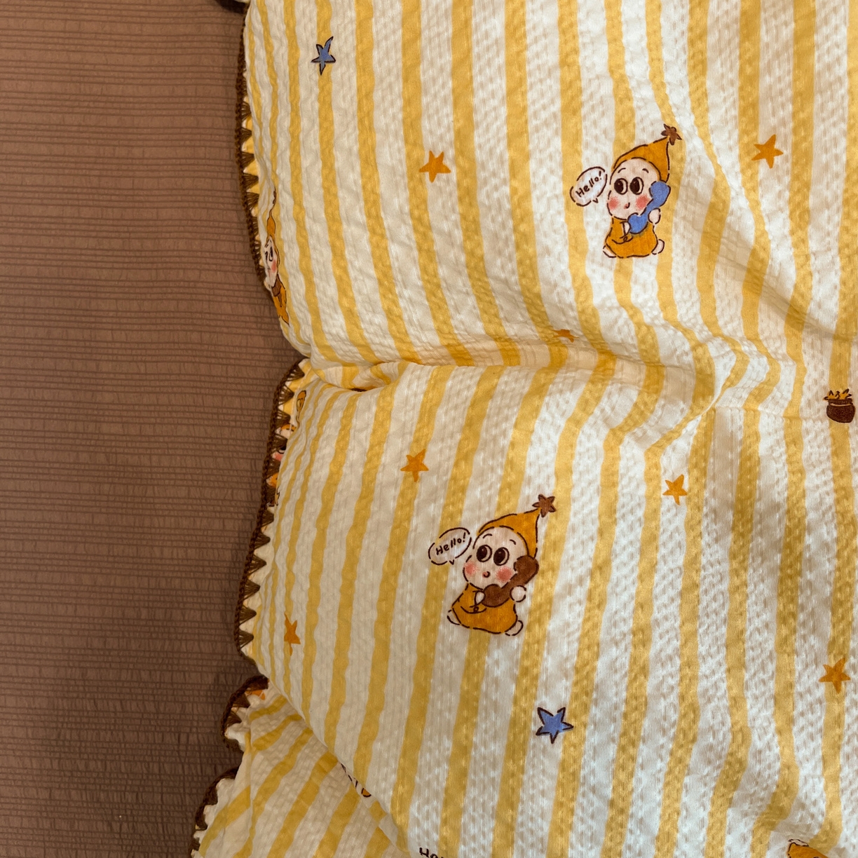 91家纺网 家纺一手货源 找家纺 瑞禾家纺（原阿亮） 2026新款云感泡芙棉小清新印花贝壳边四件套 哈喽星人