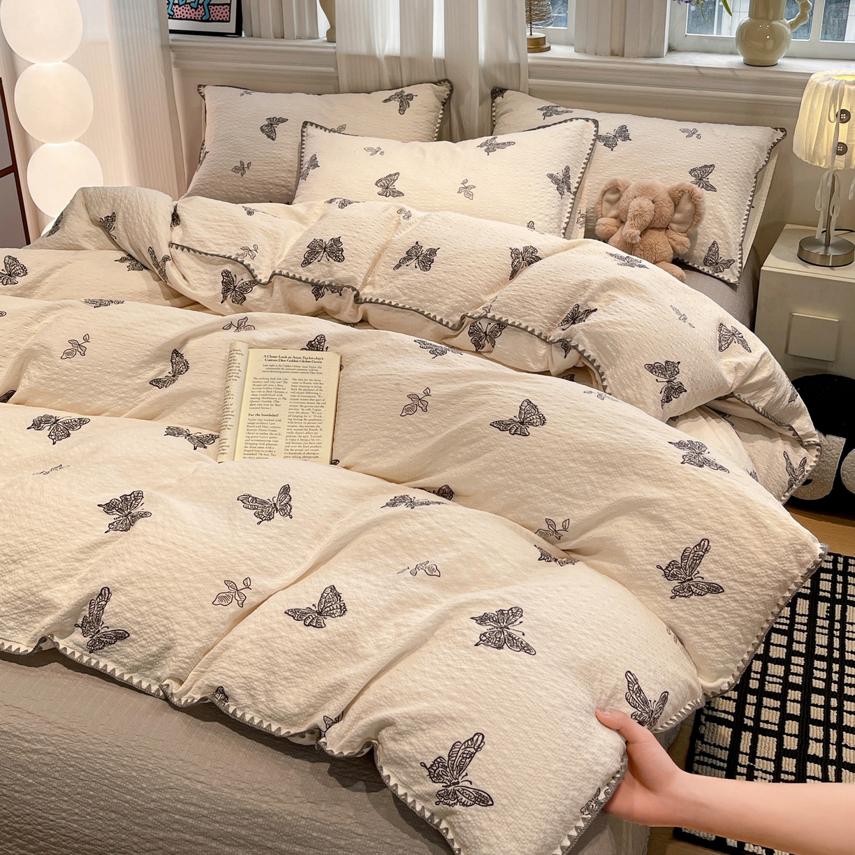 91家纺网 家纺一手货源 找家纺 瑞禾家纺（原阿亮） 2026新款云感泡芙棉小清新印花贝壳边四件套 黑白蝴蝶