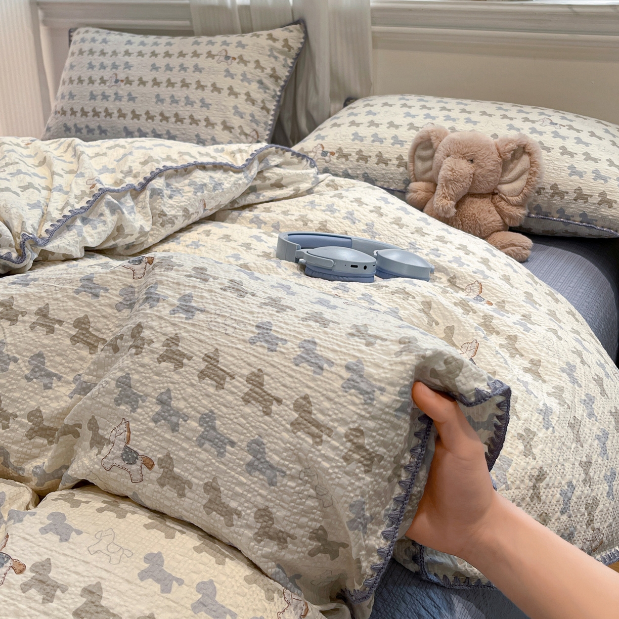 91家纺网 家纺一手货源 找家纺 瑞禾家纺（原阿亮） 2026新款云感泡芙棉小清新印花贝壳边四件套 萌趣小马