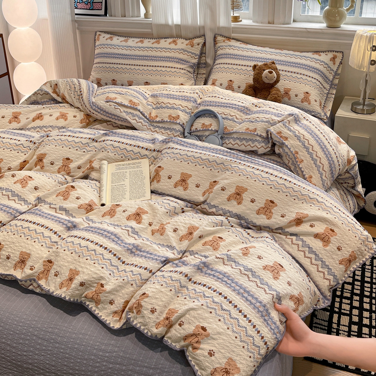 91家纺网 家纺一手货源 找家纺 瑞禾家纺（原阿亮） 2026新款云感泡芙棉小清新印花贝壳边四件套 萌趣小熊