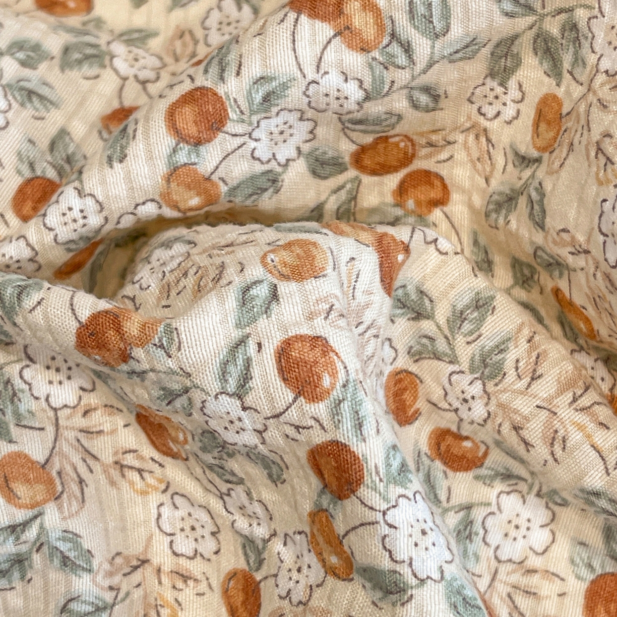 91家纺网 家纺一手货源 找家纺 瑞禾家纺（原阿亮） 2026新款云感泡芙棉小清新印花贝壳边四件套 青涩樱桃