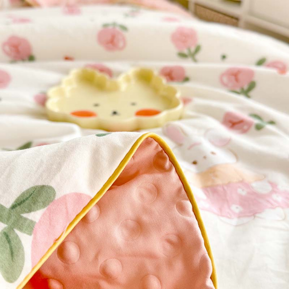 91家纺网 家纺一手货源 找家纺 赛琳 2026新款小清新大豆纤维豆豆被春秋被儿童夏凉被空调被 曼塔玫瑰