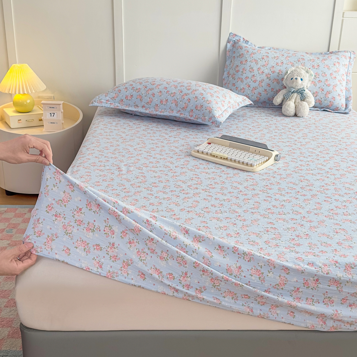 91家纺网 家纺一手货源 找家纺 优雅星家纺 2026春夏新款a类泡芙双层纱床笠印花卡通全包围床垫保护套单床笠 床笠单件 富贵花