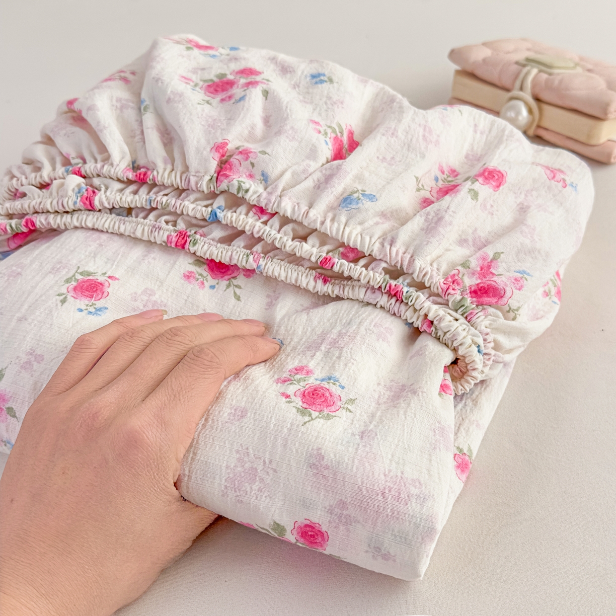 91家纺网 家纺一手货源 找家纺 优雅星家纺 2026春夏新款a类泡芙双层纱床笠印花卡通全包围床垫保护套单床笠 床笠单件 三生花