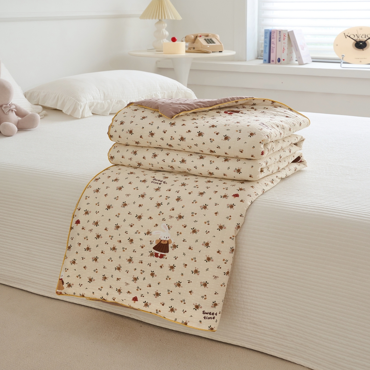 91家纺网 家纺一手货源 找家纺 赛琳 2026新款小清新大豆纤维豆豆被春秋被儿童夏凉被空调被 奶棕小兔