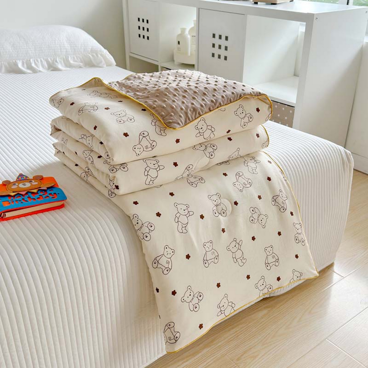 91家纺网 家纺一手货源 找家纺 赛琳 2026新款小清新大豆纤维豆豆被春秋被儿童夏凉被空调被 小熊院长