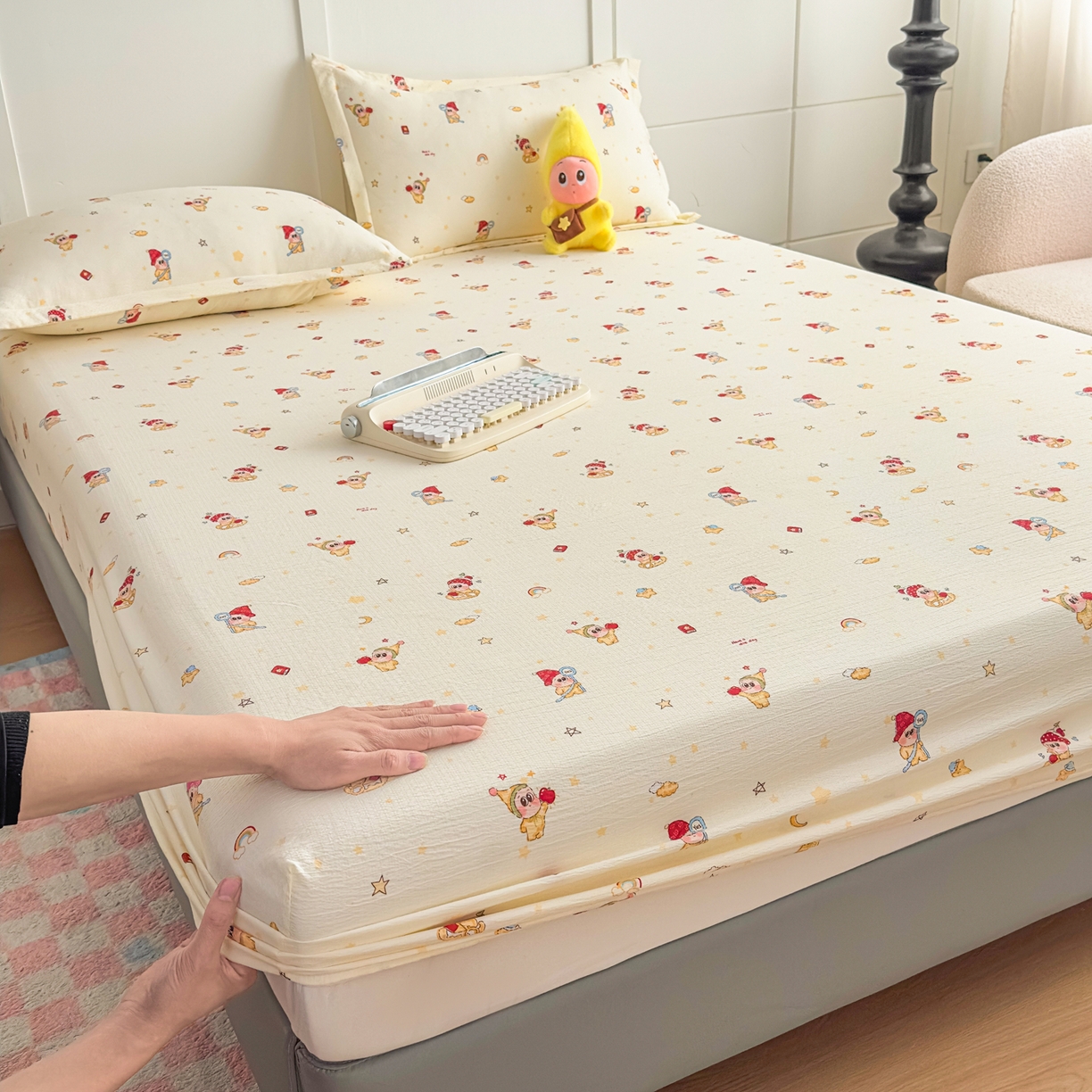 91家纺网 家纺一手货源 找家纺 优雅星家纺 2026春夏新款a类泡芙双层纱床笠印花卡通全包围床垫保护套单床笠 床笠单件 星星人