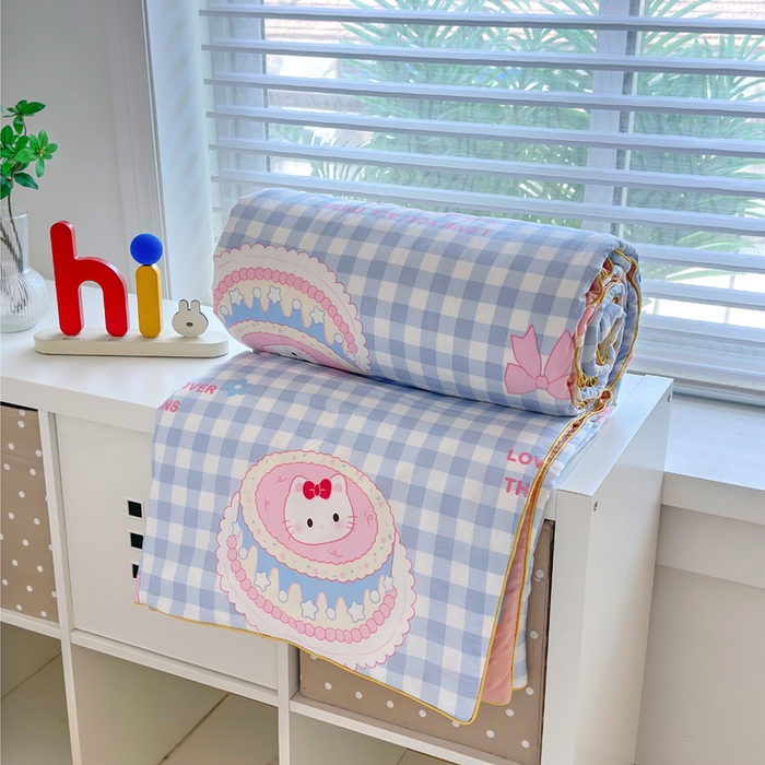 91家纺网 家纺一手货源 找家纺 赛琳 2026新款小清新大豆纤维豆豆被春秋被儿童夏凉被空调被 蛋糕蓝格KT