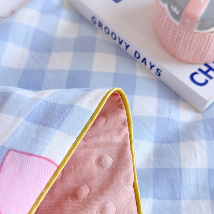 91家纺网 家纺一手货源 找家纺 赛琳 2026新款小清新大豆纤维豆豆被春秋被儿童夏凉被空调被 蛋糕蓝格KT