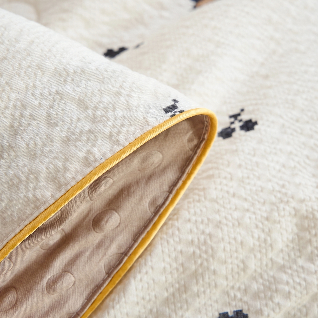 91家纺网 家纺一手货源 找家纺 赛琳 2026新款小清新大豆纤维豆豆被春秋被儿童夏凉被空调被 焦糖KT