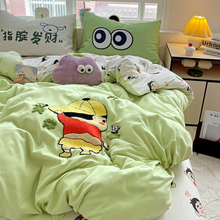 91家纺网 家纺一手货源 找家纺 一霖家纺 2026正版蜡笔小新高克重云朵毛巾绣数码枕套系列四件套热推款第二波蜡笔小新集合控 洒脱的新新