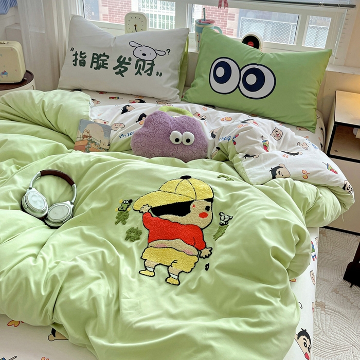 91家纺网 家纺一手货源 找家纺 一霖家纺 2026正版蜡笔小新高克重云朵毛巾绣数码枕套系列四件套热推款第二波蜡笔小新集合控 洒脱的新新