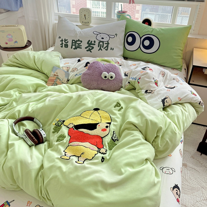 91家纺网 家纺一手货源 找家纺 一霖家纺 2026正版蜡笔小新高克重云朵毛巾绣数码枕套系列四件套热推款第二波蜡笔小新集合控 洒脱的新新