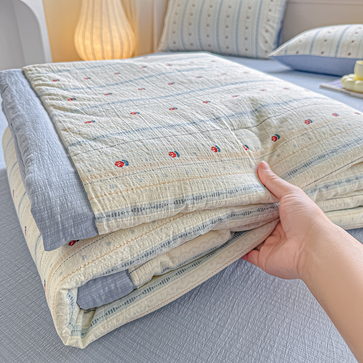 91家纺网 家纺一手货源 找家纺 晓时候 2026新款皱皱纱大豆夏被夏凉被空调被 美好时光