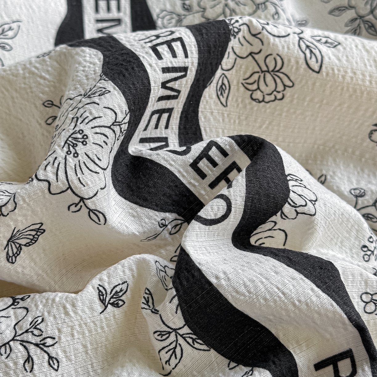 91家纺网 家纺一手货源 找家纺 晓时候 2026新款皱皱纱大豆夏被夏凉被空调被 墨染春枝