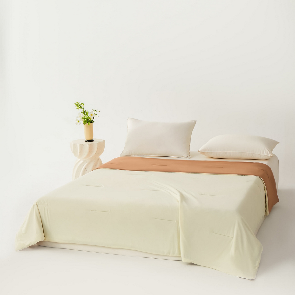 91家纺网 家纺一手货源 找家纺 大吉 2026新款纯色锦氨系列夏被被子被芯 咖+奶白