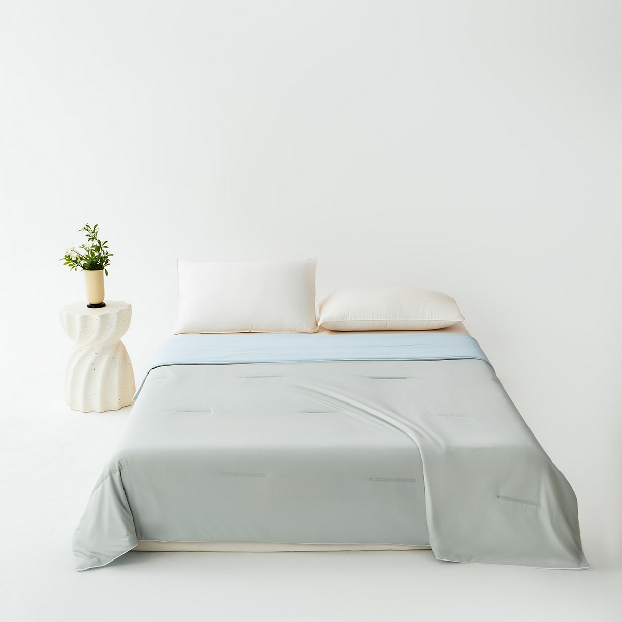 91家纺网 家纺一手货源 找家纺 大吉 2026新款纯色锦氨系列夏被被子被芯 灰+浅蓝