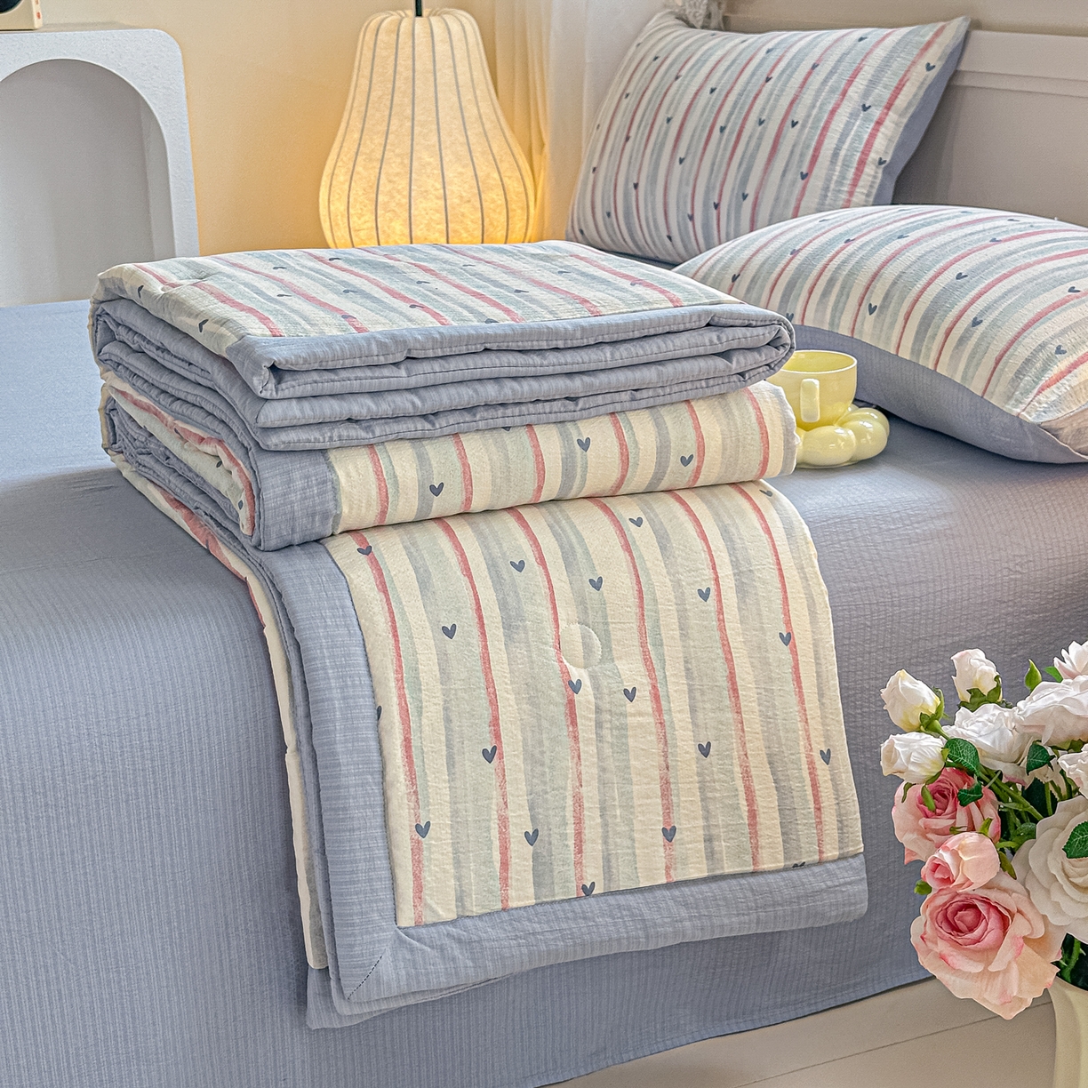 91家纺网 家纺一手货源 找家纺 晓时候 2026新款皱皱纱大豆夏被夏凉被空调被 桃心条纹