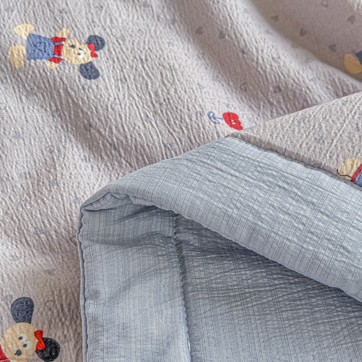 91家纺网 家纺一手货源 找家纺 晓时候 2026新款皱皱纱大豆夏被夏凉被空调被 小蓝狗