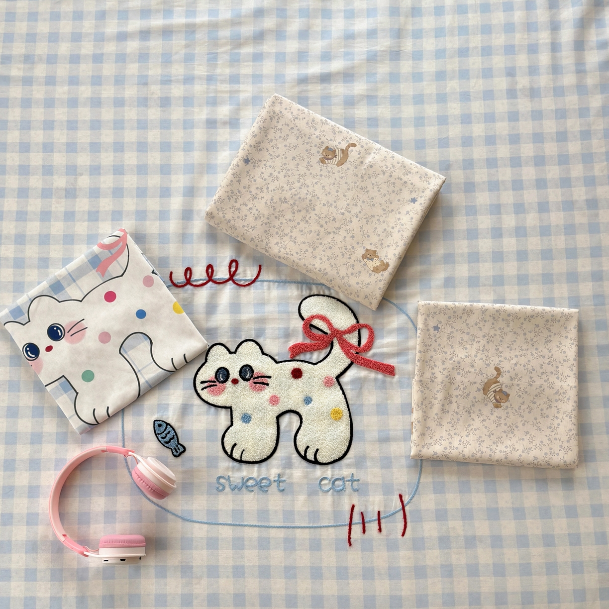 91家纺网 家纺一手货源 找家纺 乐童家纺 2026新款13370全棉纯棉毛巾绣呆萌系列四件套第二波 大眼萌猫