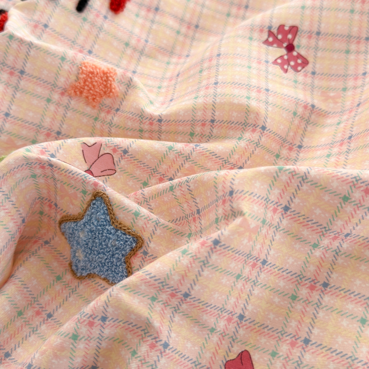 91家纺网 家纺一手货源 找家纺 乐童家纺 2026新款13370全棉纯棉毛巾绣呆萌系列四件套第二波 气球女孩