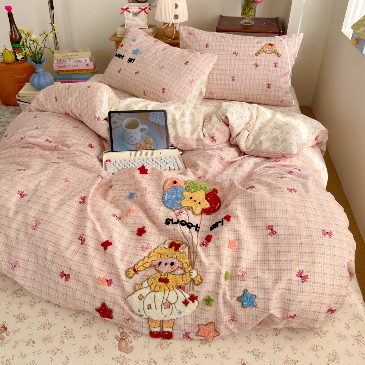 91家纺网 家纺一手货源 找家纺 乐童家纺 2026新款13370全棉纯棉毛巾绣呆萌系列四件套第二波 气球女孩