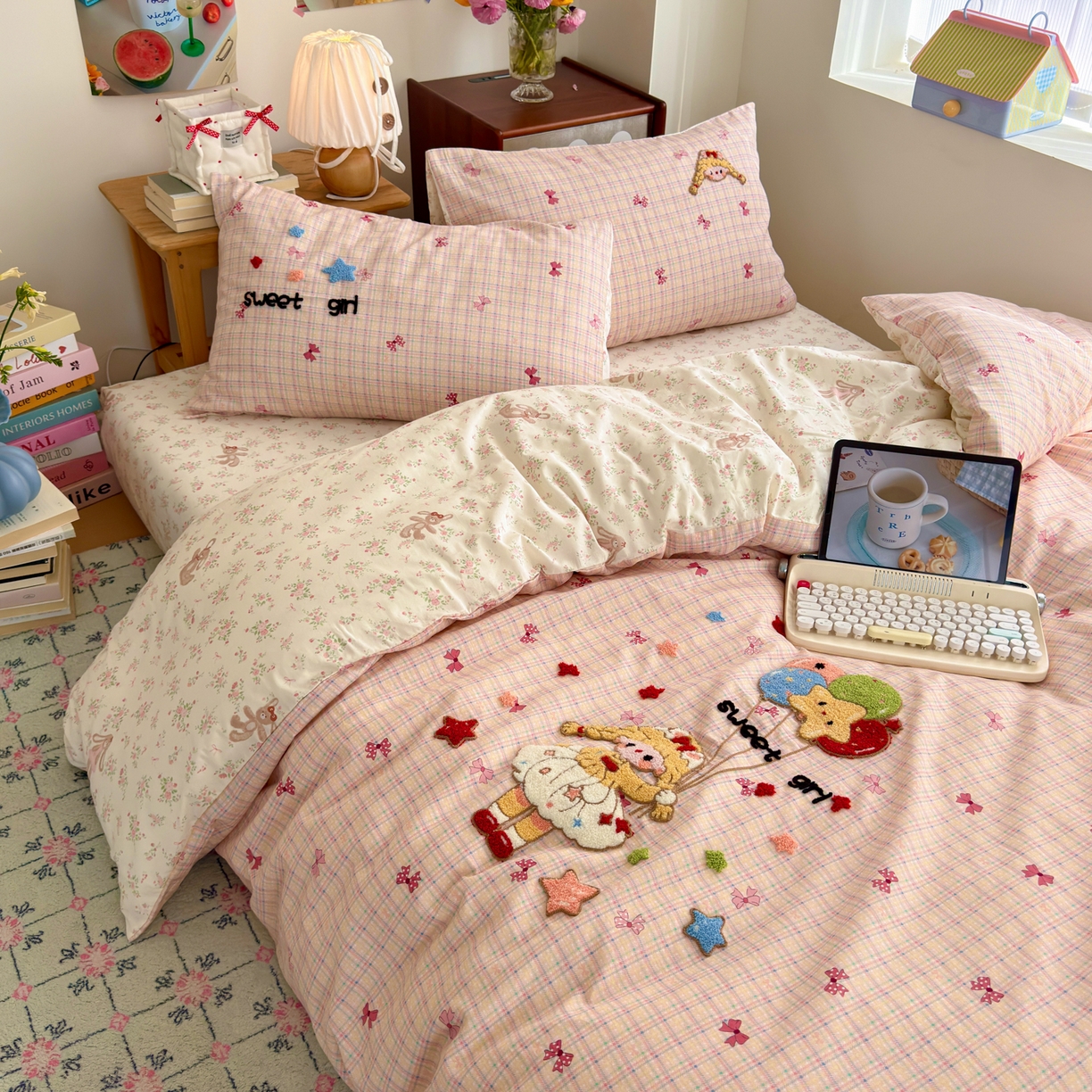 91家纺网 家纺一手货源 找家纺 乐童家纺 2026新款13370全棉纯棉毛巾绣呆萌系列四件套第二波 气球女孩