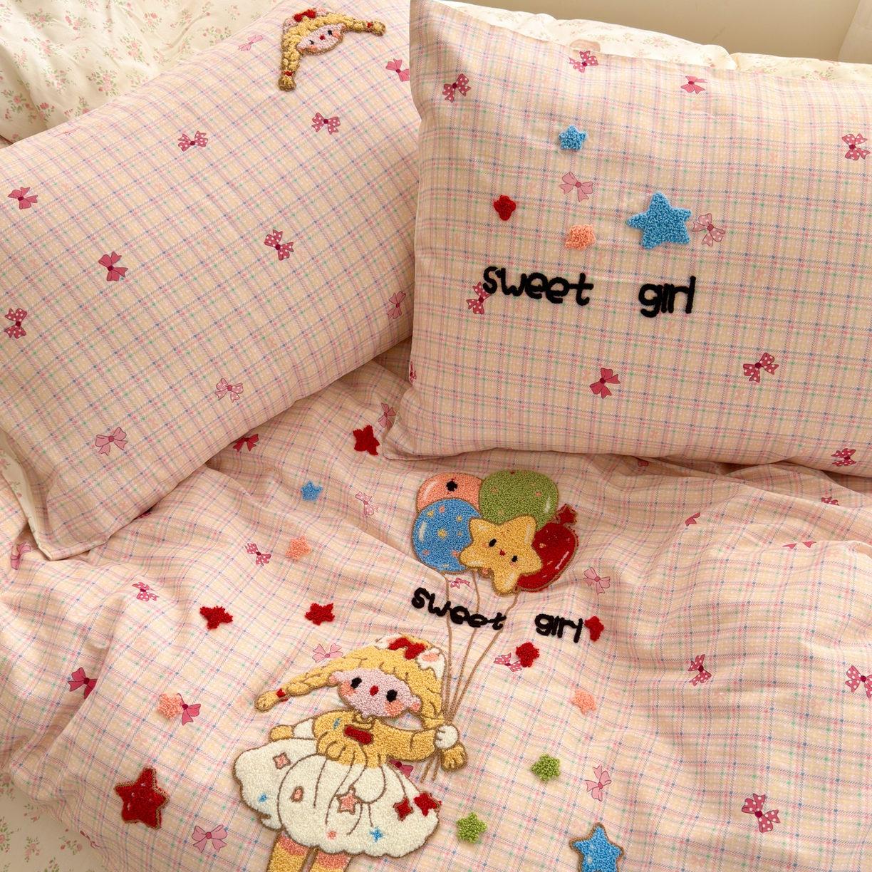 91家纺网 家纺一手货源 找家纺 乐童家纺 2026新款13370全棉纯棉毛巾绣呆萌系列四件套第二波 气球女孩