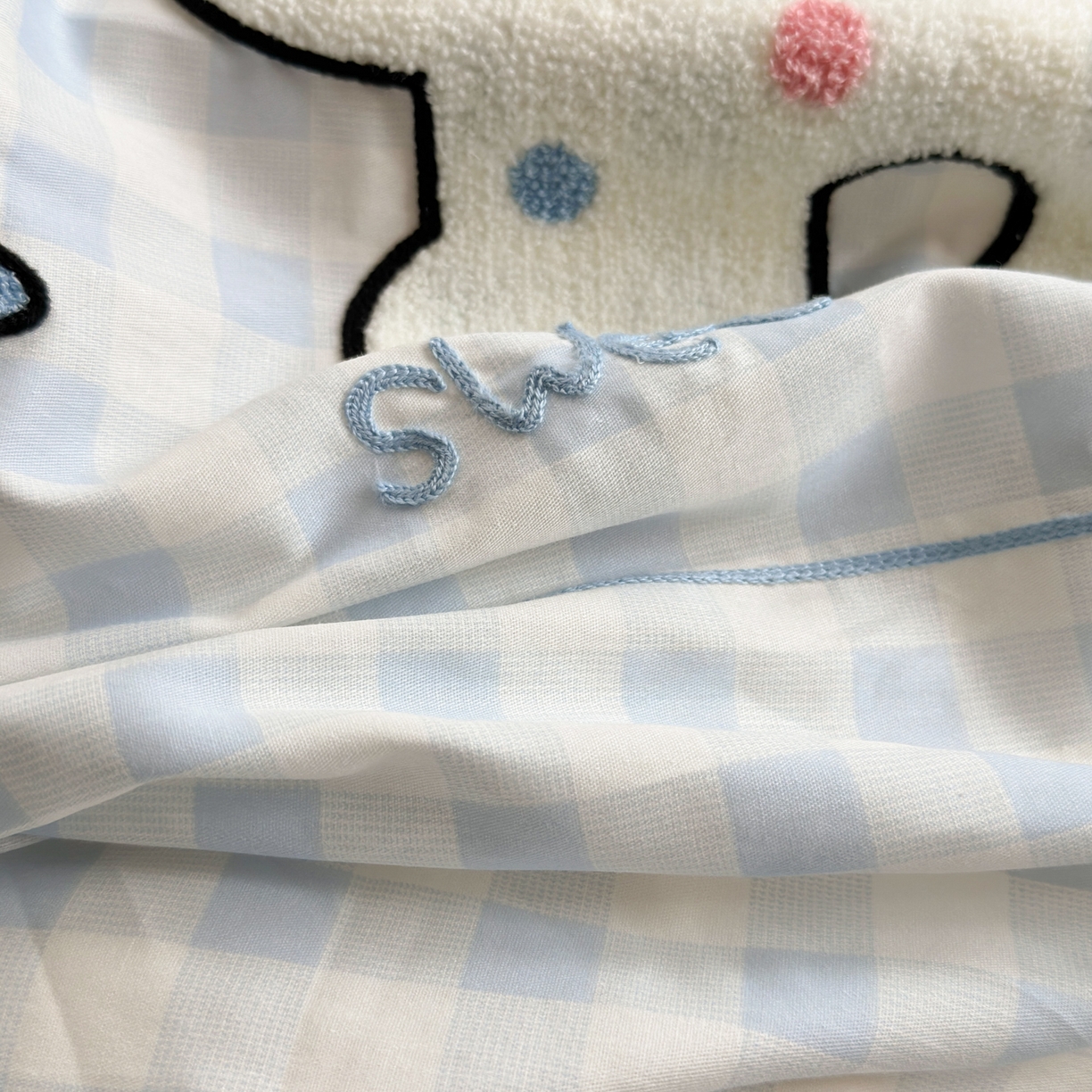 91家纺网 家纺一手货源 找家纺 乐童家纺 2026新款13370全棉纯棉毛巾绣呆萌系列四件套第二波 大眼萌猫