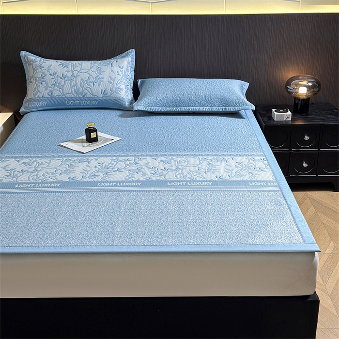 91家纺网 家纺一手货源 找家纺 慕木家纺 2026新款高端复合三明治PE乙纶提花610克冰豆豆凉席欧洛菲系列（提供买家秀） 欧洛菲-蓝床席款