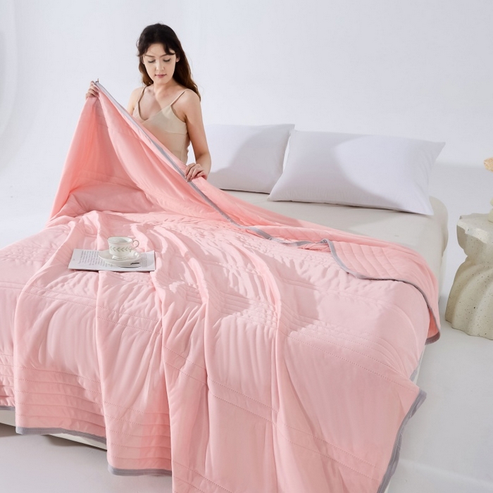 91家纺网 家纺一手货源 找家纺 天之悦家纺 2026跨境外贸可机洗水洗A类夏被冰淇淋凉感丝空调被子被芯夏凉被 粉玉色（条纹款）