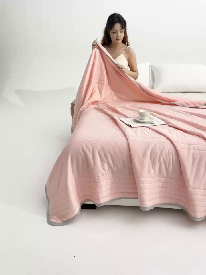 91家纺网 家纺一手货源 找家纺 天之悦家纺 2026跨境外贸可机洗水洗A类夏被冰淇淋凉感丝空调被子被芯夏凉被 粉玉色（条纹款）