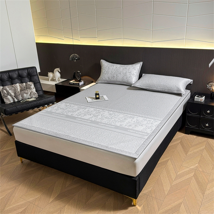 91家纺网 家纺一手货源 找家纺 慕木家纺 2026新款高端复合三明治PE乙纶提花610克冰豆豆凉席欧洛菲系列（提供买家秀） 欧洛菲-灰床席款