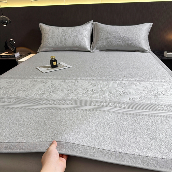 91家纺网 家纺一手货源 找家纺 慕木家纺 2026新款高端复合三明治PE乙纶提花610克冰豆豆凉席欧洛菲系列（提供买家秀） 欧洛菲-灰床席款