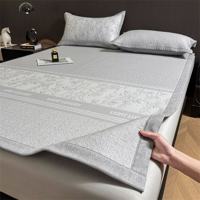 91家纺网 家纺一手货源 找家纺 慕木家纺 2026新款高端复合三明治PE乙纶提花610克冰豆豆凉席欧洛菲系列（提供买家秀） 欧洛菲-灰床席款