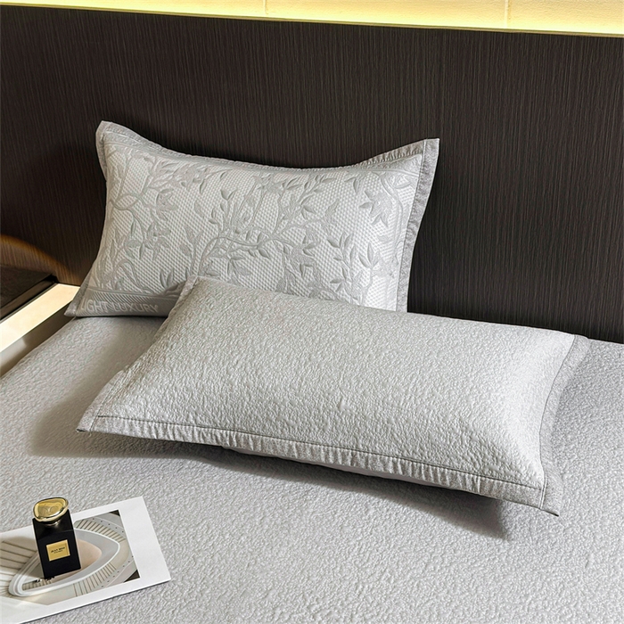 91家纺网 家纺一手货源 找家纺 慕木家纺 2026新款高端复合三明治PE乙纶提花610克冰豆豆凉席欧洛菲系列（提供买家秀） 欧洛菲-灰床席款