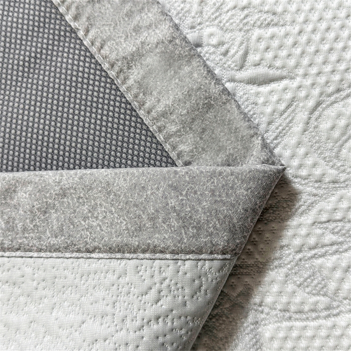 91家纺网 家纺一手货源 找家纺 慕木家纺 2026新款高端复合三明治PE乙纶提花610克冰豆豆凉席欧洛菲系列（提供买家秀） 欧洛菲-灰床席款